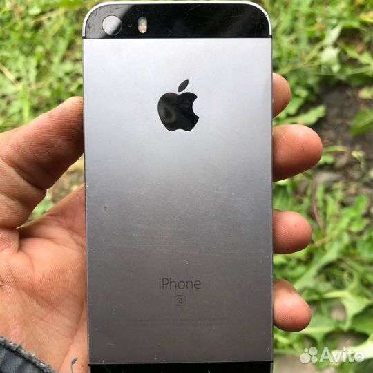 iPhone SE, 32 ГБ