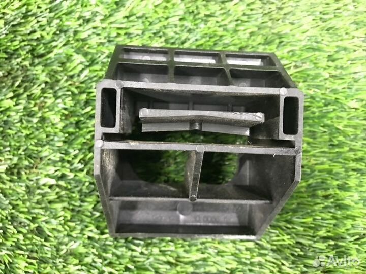 Крепление радиатора Bmw 5 E60 N52B30 2006