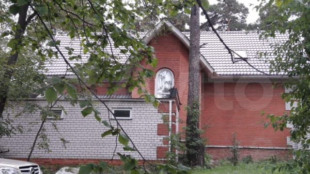 Коттедж 258 м² на участке 11 сот.