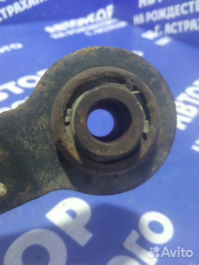 Задний левый поперечный рычаг Toyota Avensis седан