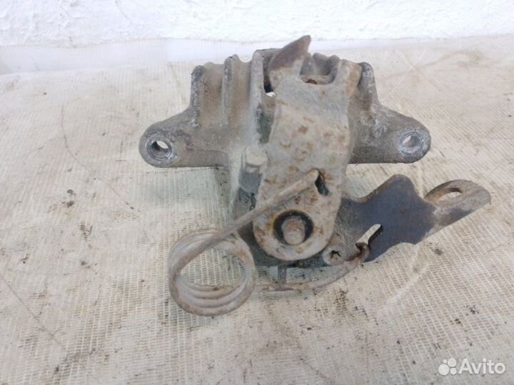 Суппорт тормозной задний левый Volkswagen Passat