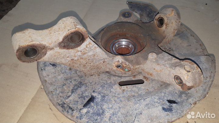 Кулак поворотный передний левый Geely Emgrand Ec7