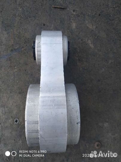 Подушка двигателя