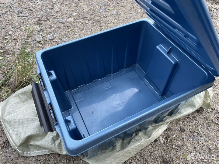 Ящик пластиковый с крышкой для хранения