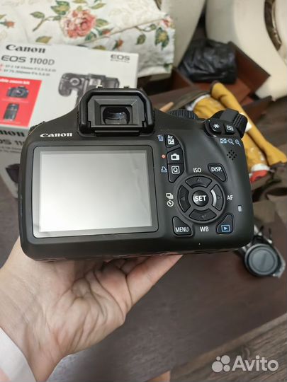 Продам зеркальный фотоаппарат Canon EOS 1100D