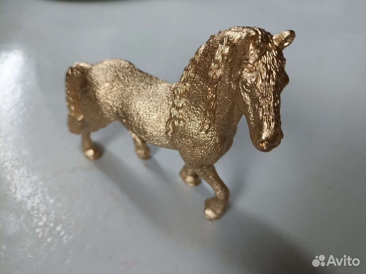 Конь золотой