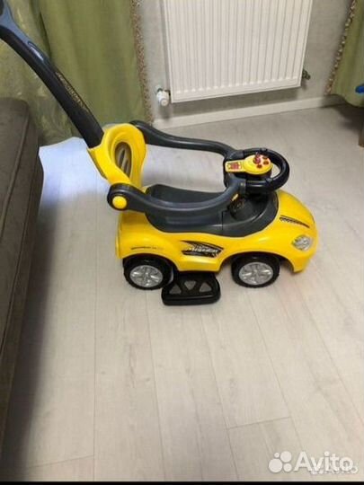 Машинка толокар с ручкой