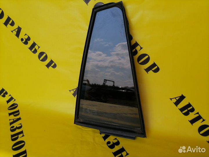 Стекло двери задней правой (форточка) Toyota Rav4