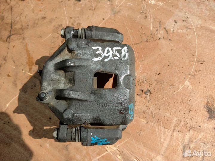 Суппорт передний левый в сборе на NF