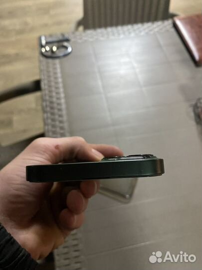 Телефон iPhone 13