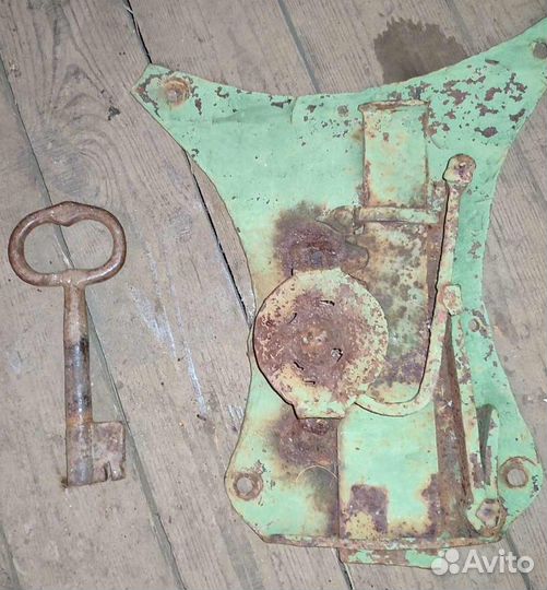 Настоящий кованый накладной замок 19 века