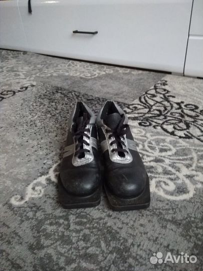 Лыжные ботинки