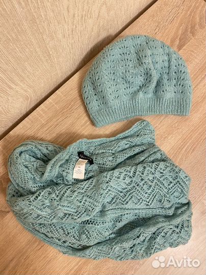 Комплект шапка/беретка и шарф reserved