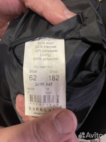 Костюм мужской.Я похудел.Костюм весит в шкафу