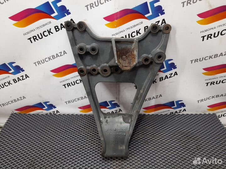 Кронштейн реактивной тяги левый