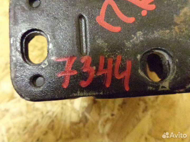 Петля дверная Volkswagen Touareg 7L BHK