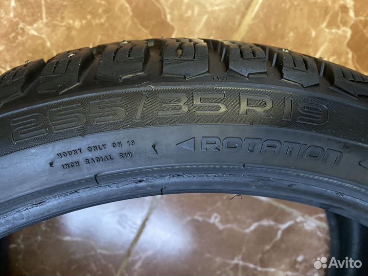 Nokian Tyres Hakkapeliitta 8 255/35 R20