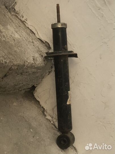 Задний амортизатор