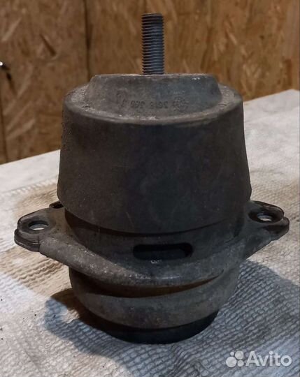 Подушка двигателя Audi Q7