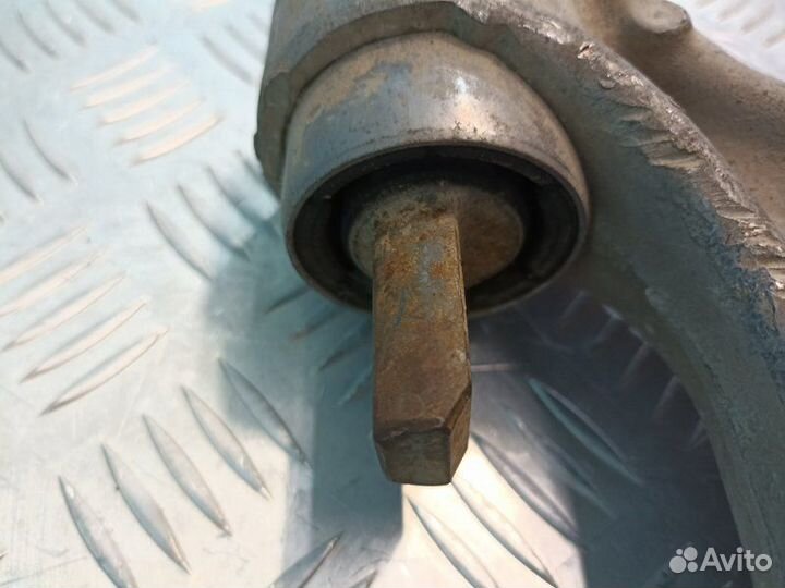 Рычаг нижний передний правый Volvo S80