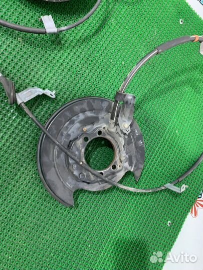 Задние тормозные щитки Subaru forester SJ