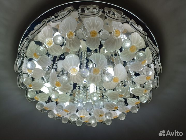 Продам люстру