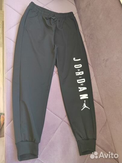 Брюки спортивные на мальчика новые