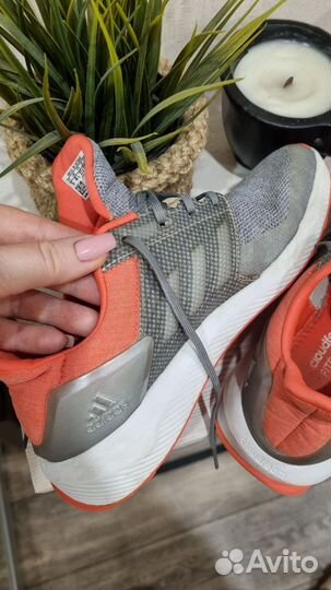 Кроссовки женские