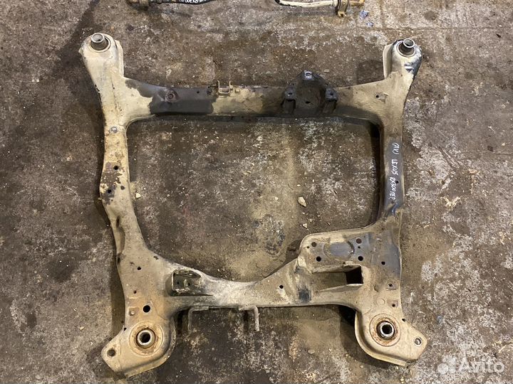 Подрамник передний Lexus RX300 MCU10 1mzfe