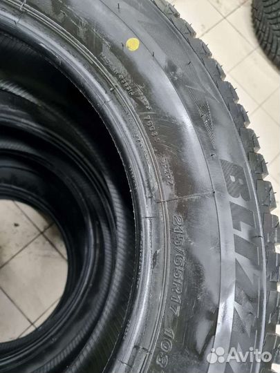 Bridgestone Blizzak Spike-02 215/65 R17
