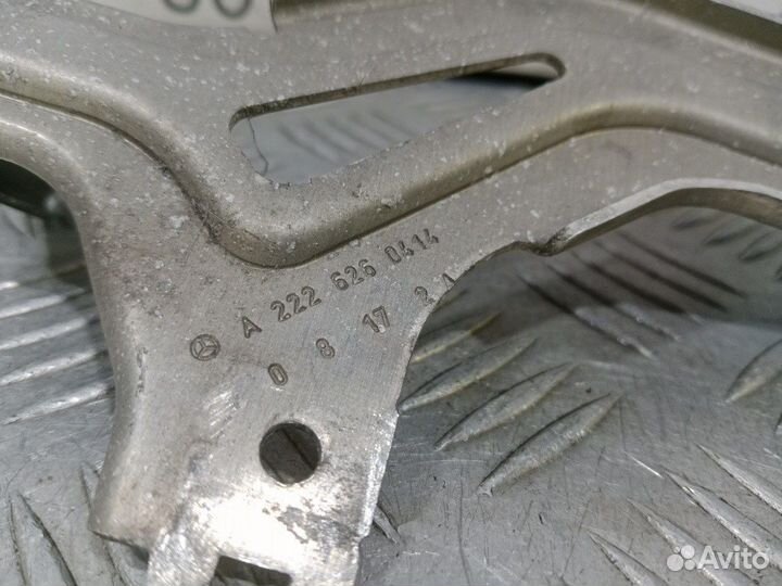 Б/У Кронштейн переднего бампера правый Merc#001