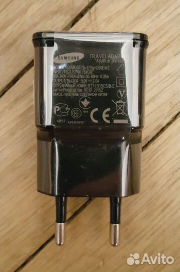 Сетевое зарядное устройство Samsung с наушниками