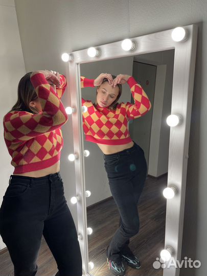 Гримерное зеркало с лампочками