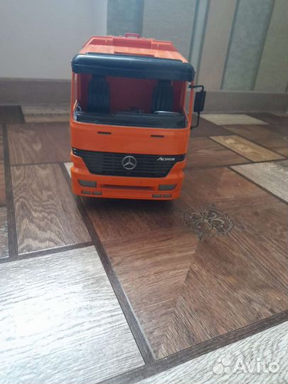 Мусоровоз bruder