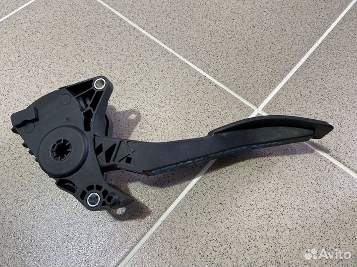 Педаль газа Nissan Teana II 2011