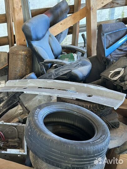 Крыло переднее левое и фартук