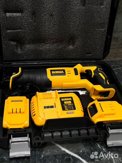 Сабельная пила Dewalt аккумуляторная в кейсе