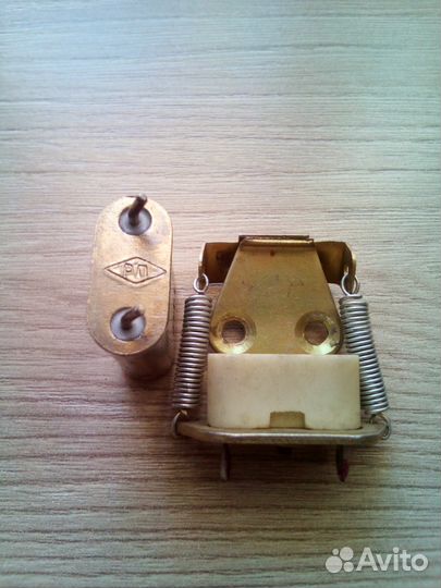 Кгц 794. Кварцевый резонатор с держателем из СССР