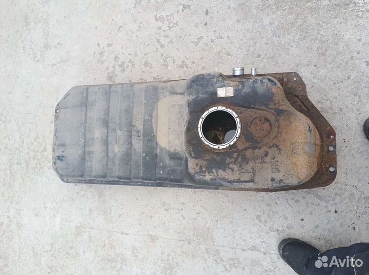 Бак на кия Соренто 1.2,5дт