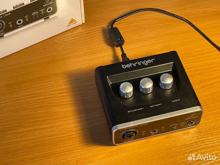 Звуковая карта Behringer U-phoria UM2
