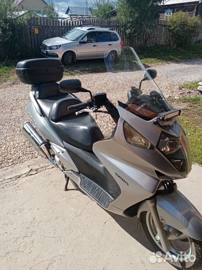 Макси скутер Honda silver wing