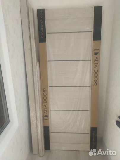 Дверь межкомнатная с коробкой наличником новая