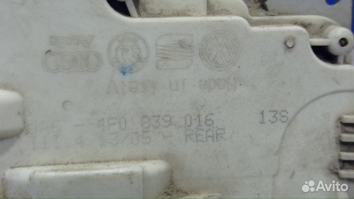 Задний правый замок двери Audi A6C6 седан ASN 2005