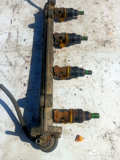 Топливная рампа Mitsubishi Space Wagon 1.8 1994