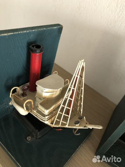 Держатель подставка полочная для книг Корабль