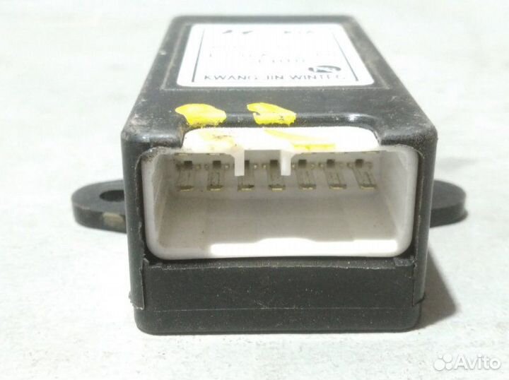 Блок управления подогревом сидений Hyundai Solaris