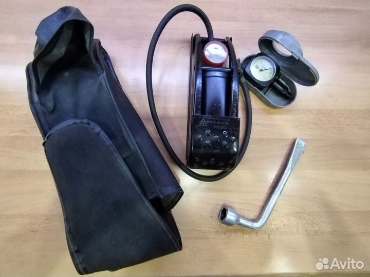 Комплект дорожный Насос ножной 2 манометр + чехол