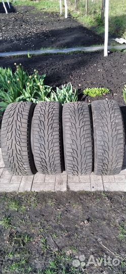 Hankook Winter I'Pike 215/55 R16