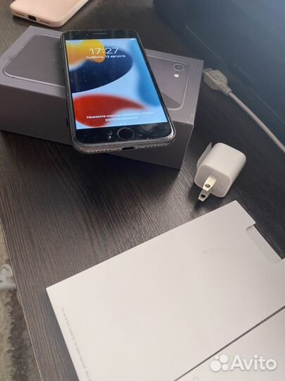 Телефон iPhone 8 64 gb