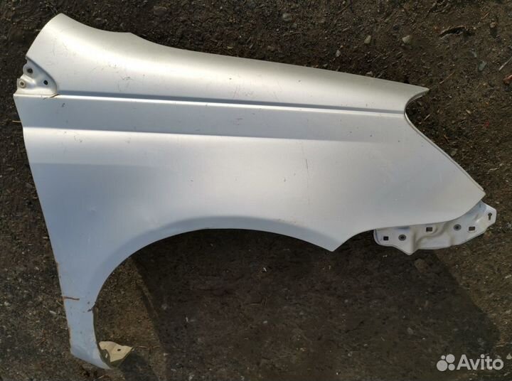 Крыло переднее правое Toyota Platz